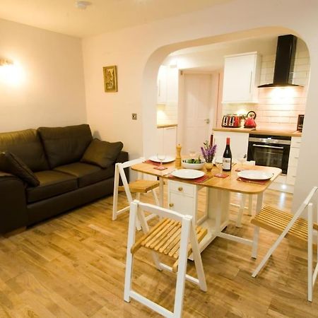 Gillygate Central Apartment Йорк Екстериор снимка