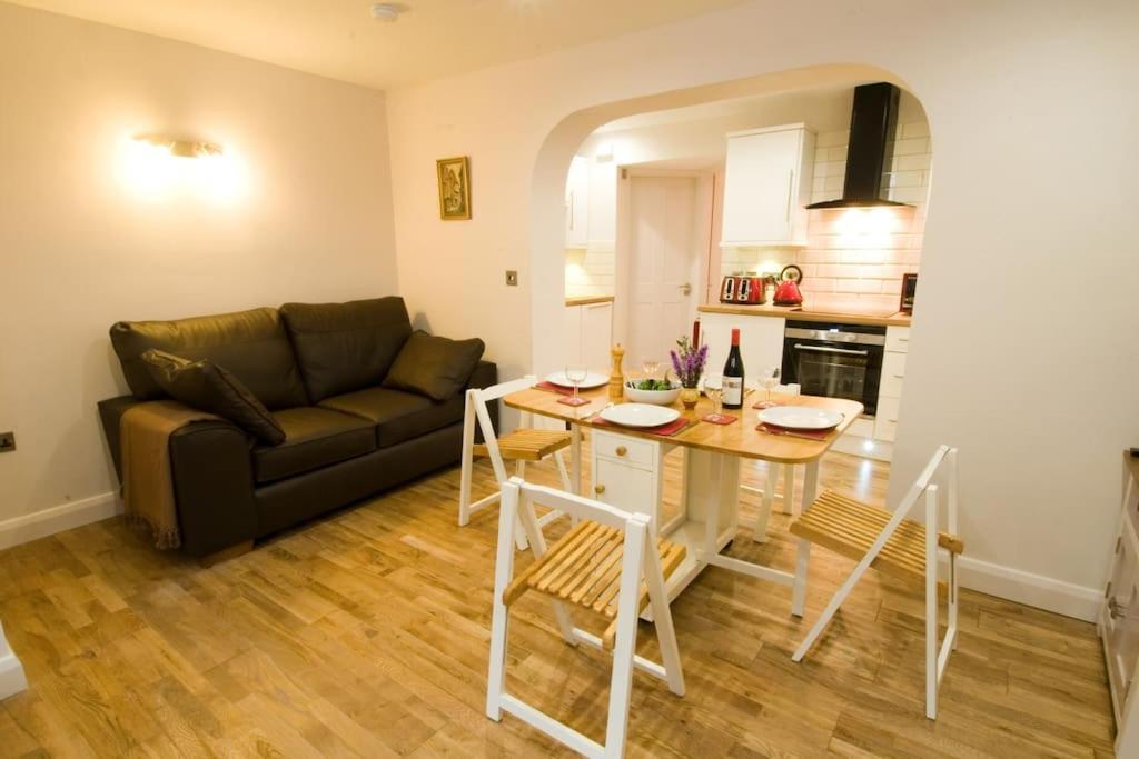 Gillygate Central Apartment Йорк Екстериор снимка