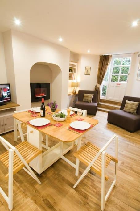 Gillygate Central Apartment Йорк Екстериор снимка